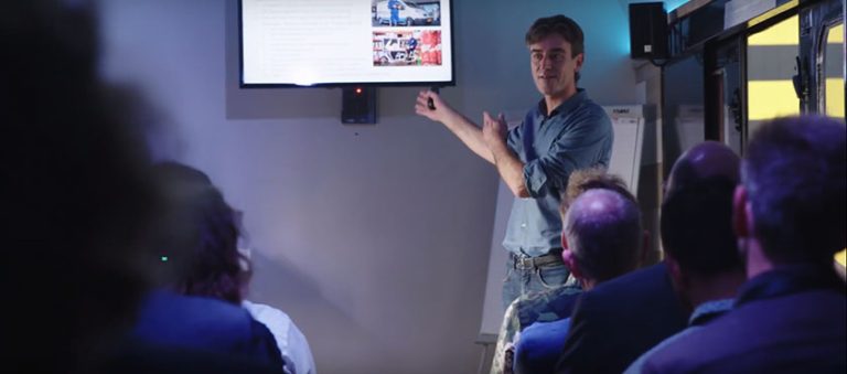 Casper Stelling van MuConsult geeft een presentatie tijdens de Festival Duurzame Mobiliteit